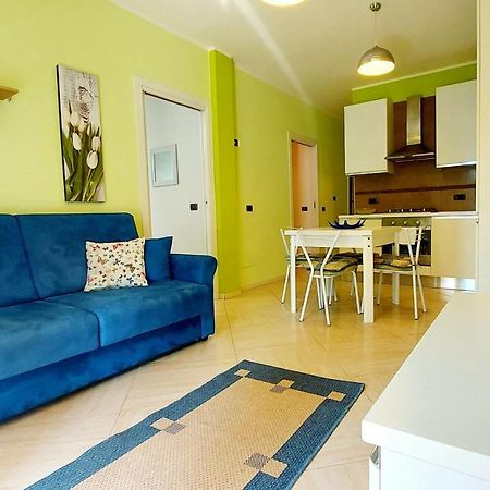 Colors Pool Apartment Μπαρντολίνο Εξωτερικό φωτογραφία