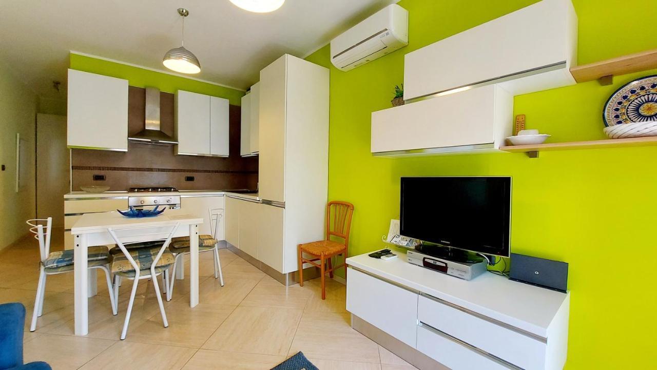 Colors Pool Apartment Μπαρντολίνο Εξωτερικό φωτογραφία