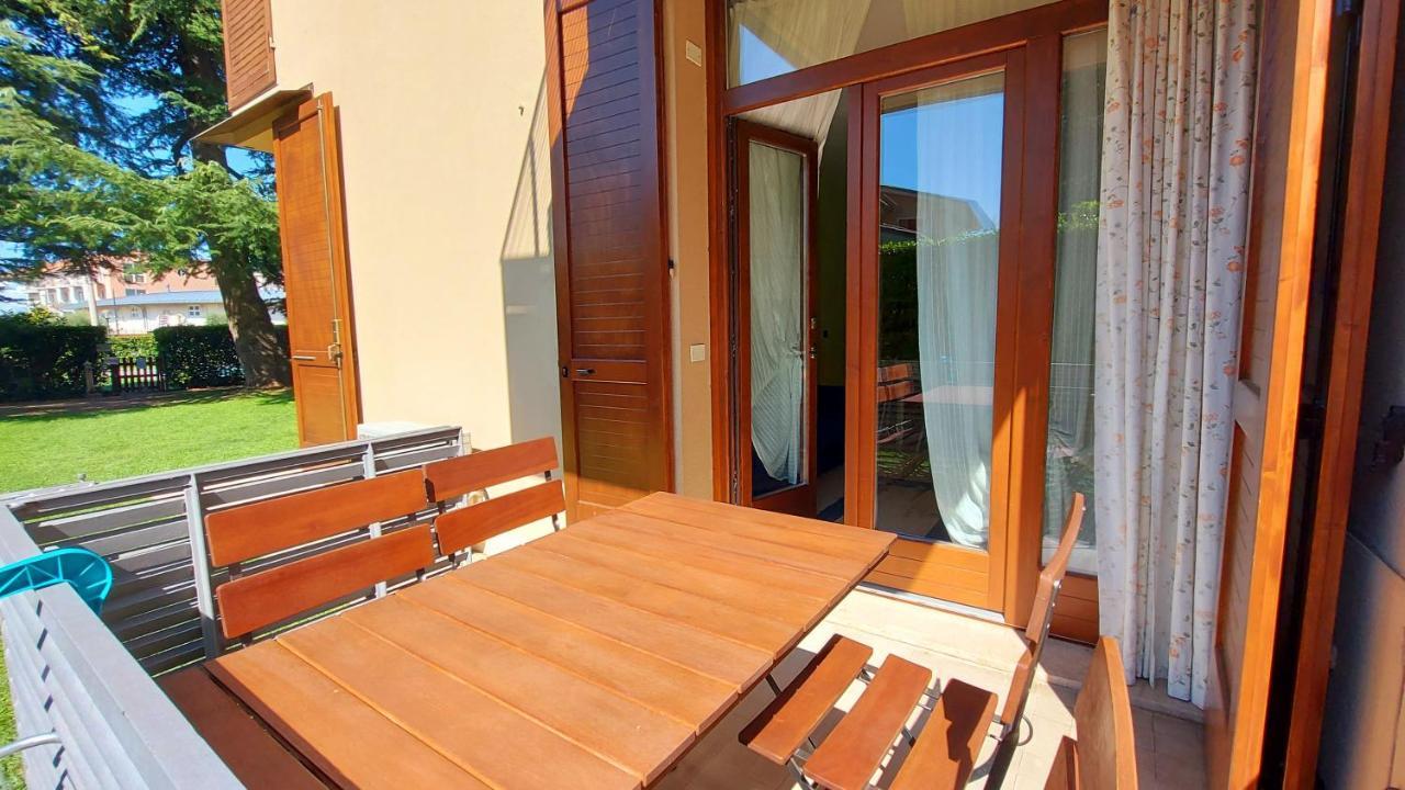 Colors Pool Apartment Μπαρντολίνο Εξωτερικό φωτογραφία
